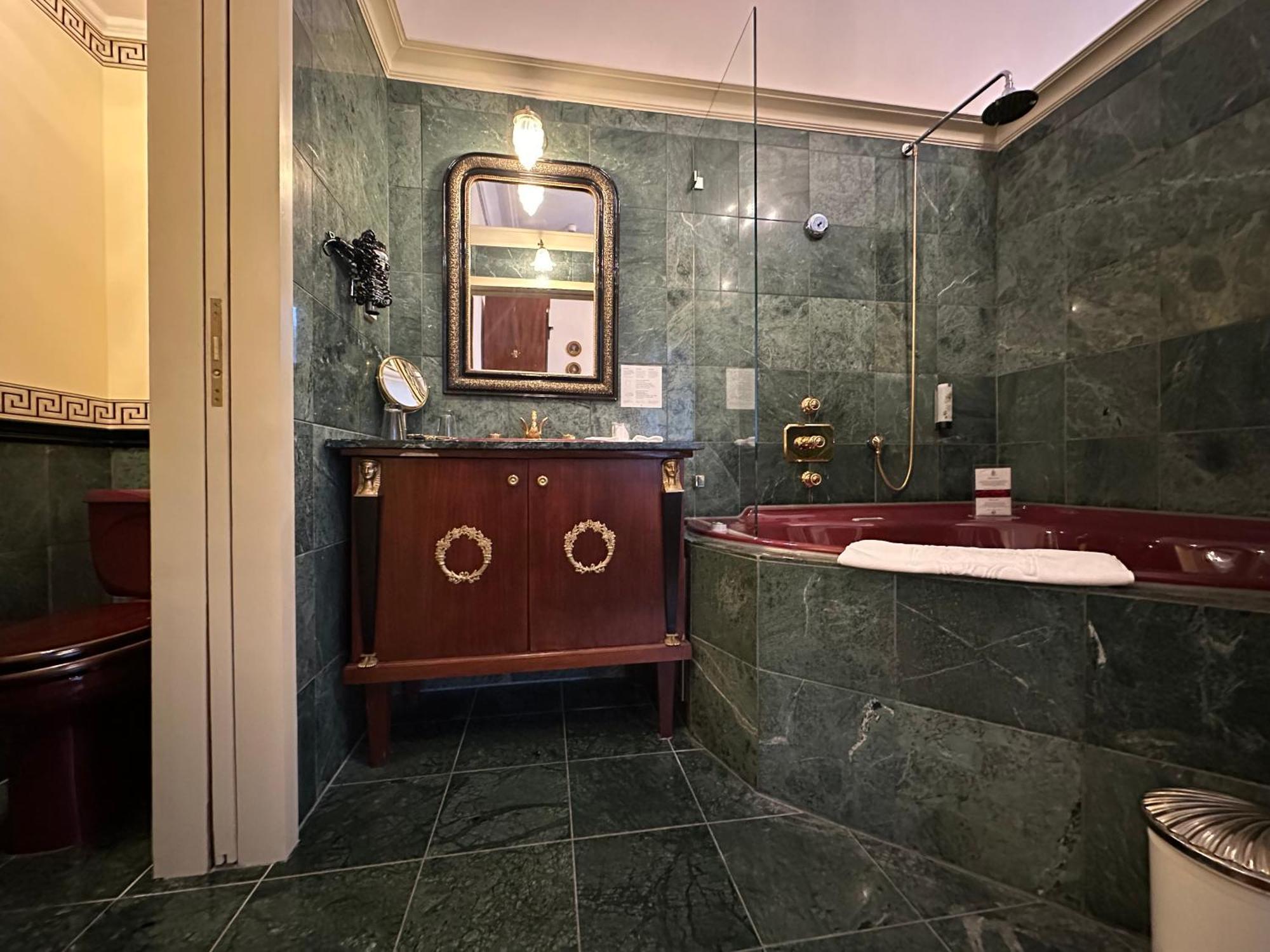 Hotel Belle Epoque